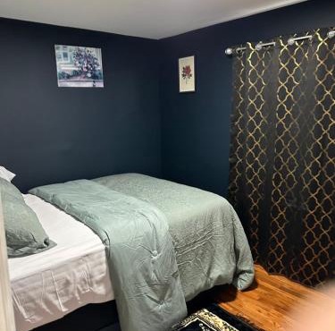 Fidelia Beryl Room, Queen Bed Minutes from Newark Liberty International Airport and Newark Penn Station