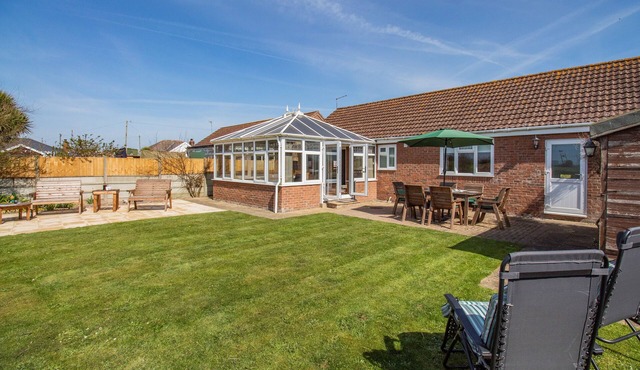 Field Horizon - Three Bedroom House, Sleeps 6