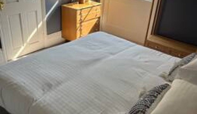 Field Maple -free parking -Grade Ii listed- first