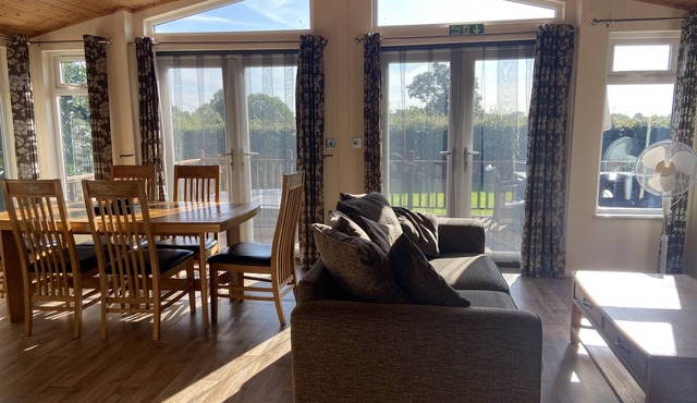 Field View 2 bed (S)- Sycamore - sleeps 6 guests in 2 bedrooms