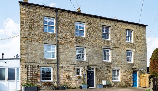 FIELD VIEW APARTMENT, pet friendly, with open fire in Barnard Castle