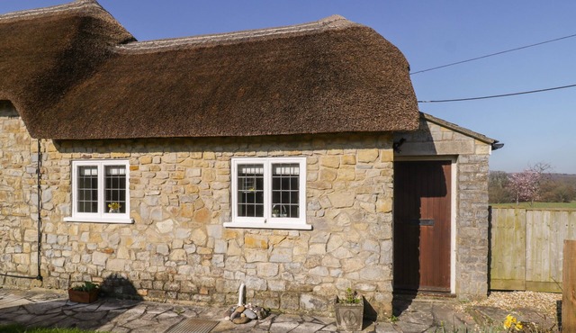 FIELD VIEW, pet friendly, country holiday cottage in Taunton