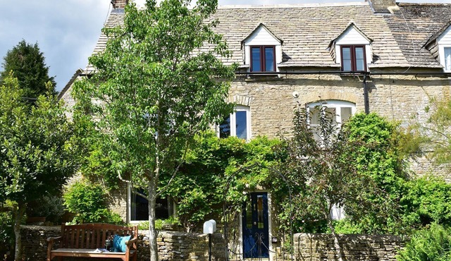 Field View - sleeps 5 guests in 3 bedrooms