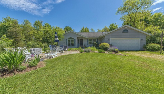 Fields of Fennville - Located on Lakeshore drive - close to public beach access!