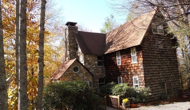 FIELDSTONE AND LOG HOME ON BEECH. nSki season dates available at 2024 prices!