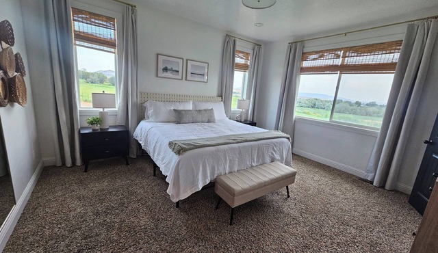 Fieldview - Charming 3-bedroom house, peaceful cul-de-sac, stunning field views