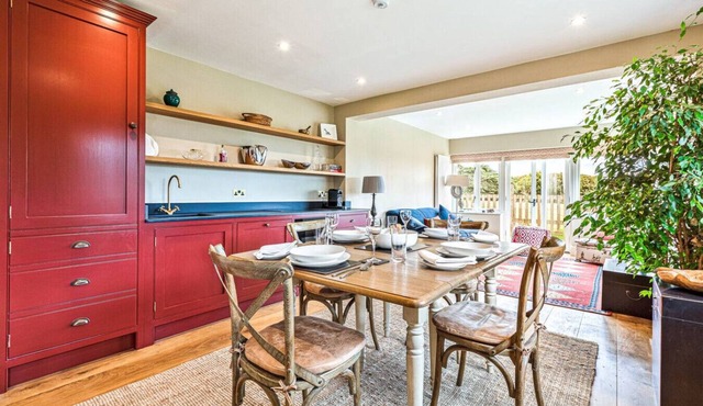 Fieldview Cottage with parking