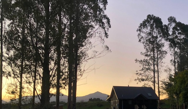 Fiery Peak Eco-Retreat with Stargazing & Wood-fired hot tub