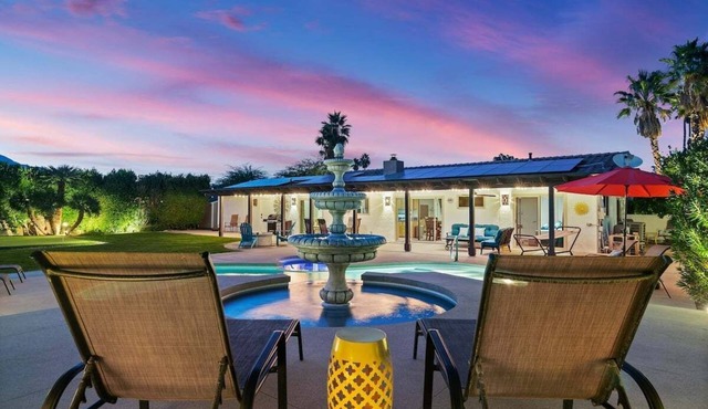 Fiesta De Aqua – Playful Palm Springs Oasis with Pool, Spa, Putting Green & Mountain Views