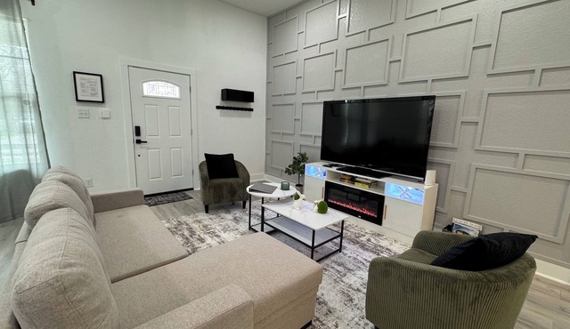 Fiesta House 3-bedroom house in Historic Downtown San Antonio