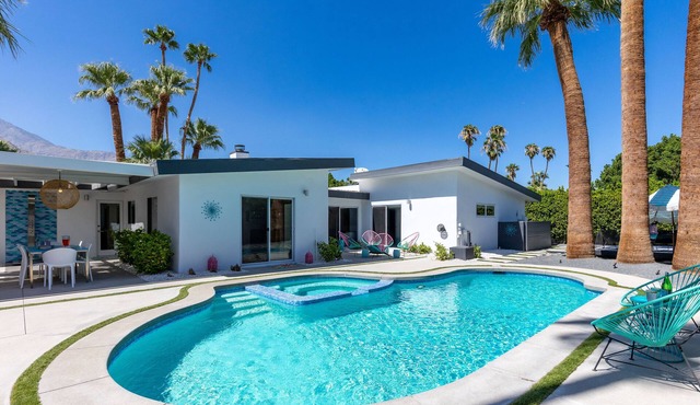 Fiesta in the Sun - Luxe Palm Springs Oasis