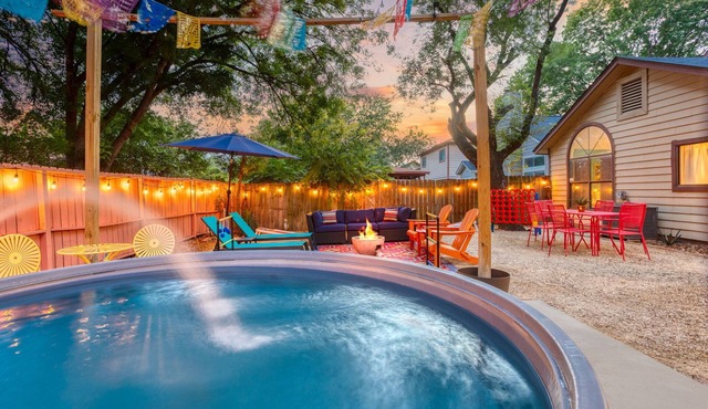 Fiesta Retreat w/Cowboy Pool by SeaWorld/Lackland, Dog Friendly