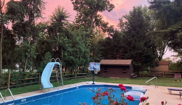 FIFA & All- Star 20 Min drive or 5 Min to train taking you to FIFA & nBBall