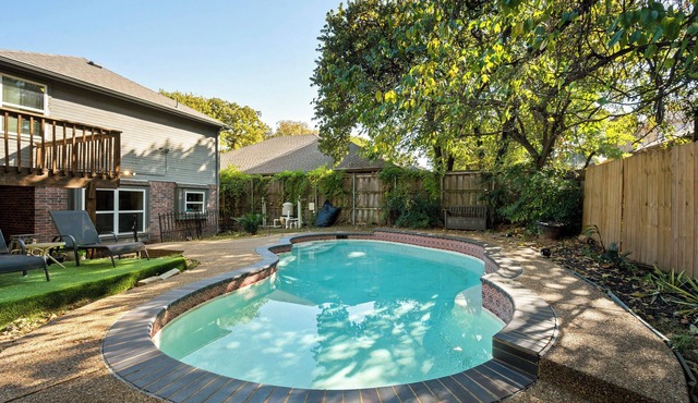 Fifa Fan Oasis: Pool, Fire Pit Near At-t Stadium
