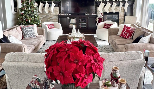 FIFA World Cup 2026 Luxury Home Near Seattle w/Private Pool & Mt. Rainier Views