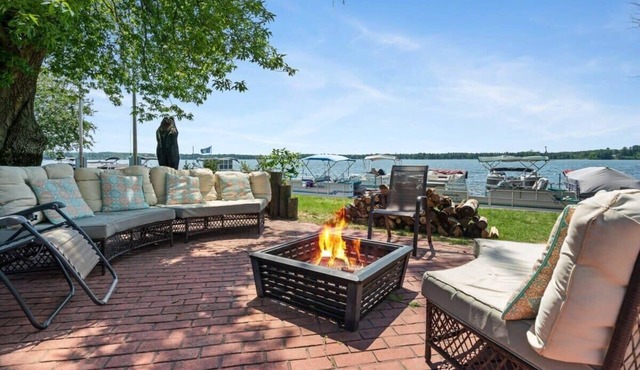 Fife Lake Apartment: Right on the lake, perfect for families!