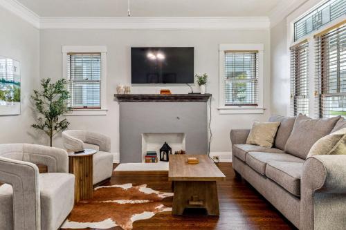 Fifth Street Retreat by StayLage