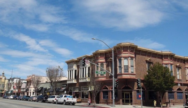 Fifth Street Retreat free parking free coffee