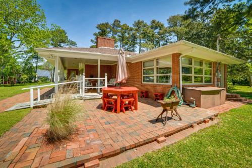 Fifties Beaufort Home w/Patio, On Newport River!