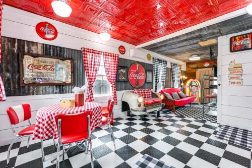 Fifties Diner-Style Llano Home w/Shared Fire Pit