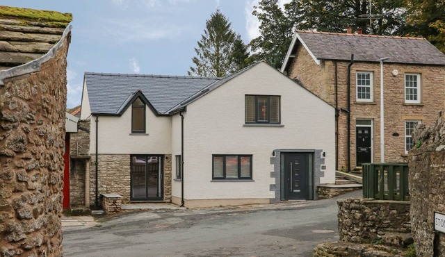 FIG COTTAGE, romantic, luxury holiday cottage in Kirkby Stephen