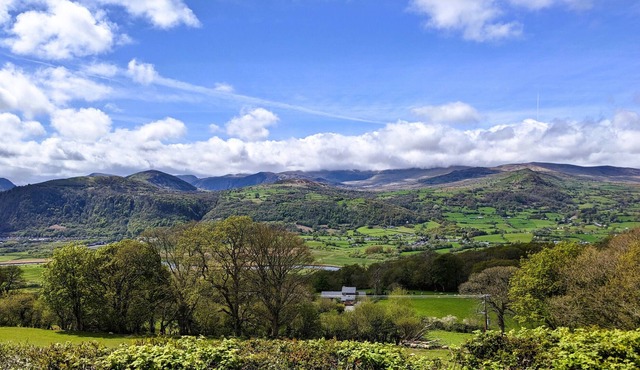 Fig Tree: Indoor Pool · Hot Tub · Snowdonia Views