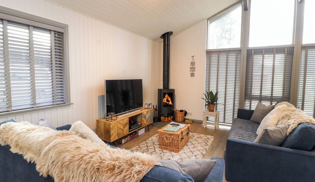 FIG TREE LODGE, pet friendly, character holiday cottage in Penrith