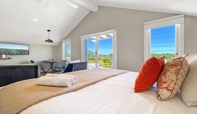 FIGTREE LOFT - THE VINTAGE HOLIDAY HOUSES