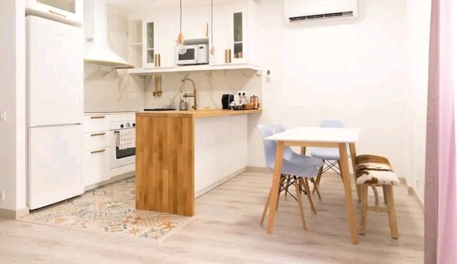 Figueres Center A 4-minute walk from the Dalí Museum! Spirals Stairs Duplex terrace