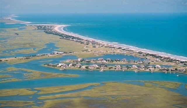 Figure Eight Island/Gorgeous Sunsets Overlooking Sound With Deep Water Dock
