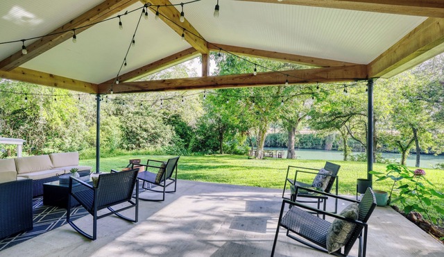 Fika on The Guadalupe- a charming RIVERFRONT retreat that sleeps 13.