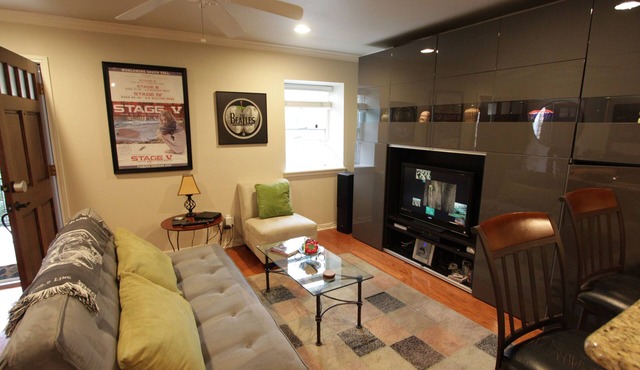 Filmmaker High-end Luxury 1/1 Condo
