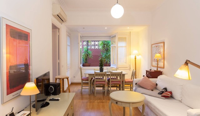 Filmoteca Sarria 1- wifi, quiet, bright & comfi