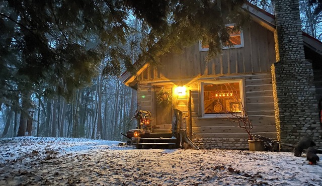 Fin de la Terre - magical cabin steps to the lake
