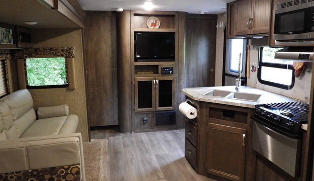 Final-Lee Here RV rental on quiet 26-acre tree farm 40 miles south of DC/Annap.