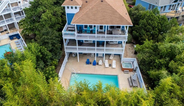FINALLY: Oceanside, Private Pool, Hot Tub, Close to shops and restaurants