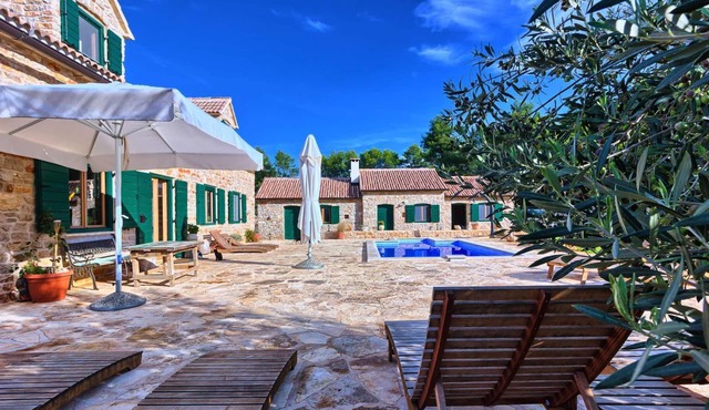 Finca Hvar - 3 individual houses, 5 bedrooms, bicycles for all, and a pool by MyWaycation