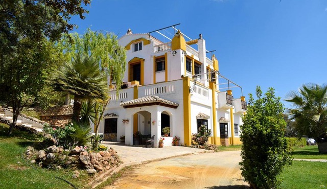 Finca La Lola - Secluded Andalusian Finca for Groups of up to 20 Guests