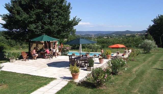 Finca "Maison Coquelicot - Mas de bel Air" with Shared Pool & Wi-Fi