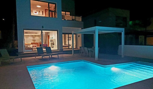 Finca "Modern Orquidea Frontline" with Mountain View, Private Pool & Wi-Fi