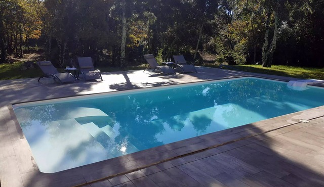 Finches Nest - Self-contained apartment for two with swimming pool and jacuzzi!