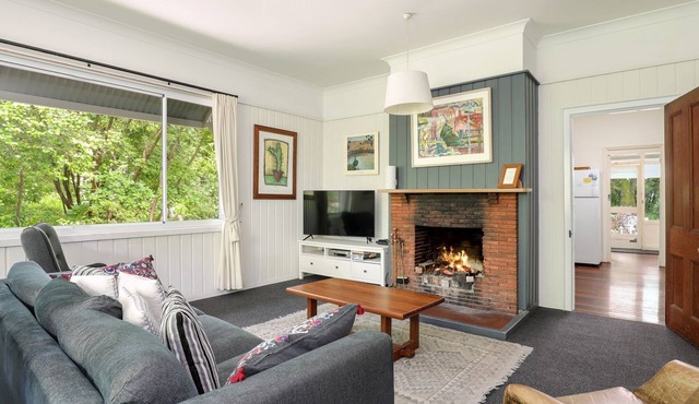 Finchley | Located on 6 acres and includes a Championship Tennis Court