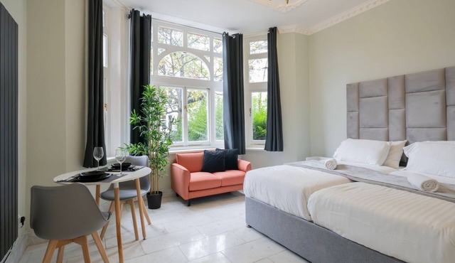 Finchley Road Studios by PrimeCityHosts - S1