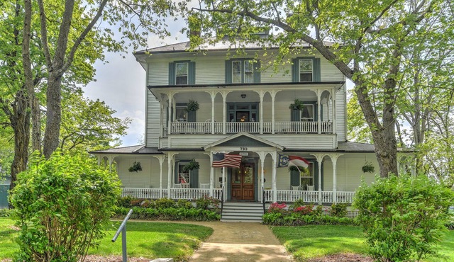 Find genuine southern hospitality in Hendersonville at the 1898 Waverly Inn.
