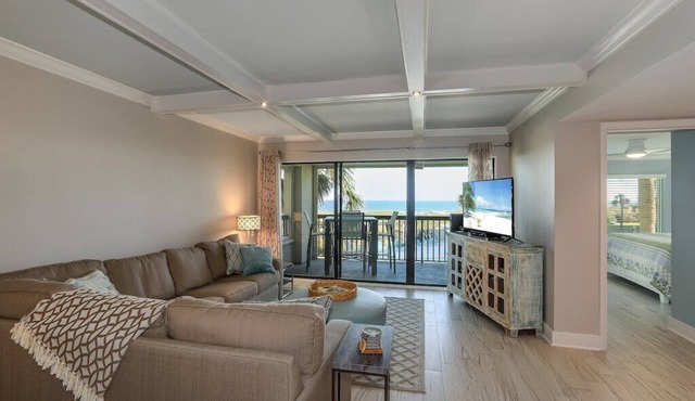 Find out what our guests love about this beautiful, oceanfront condo.