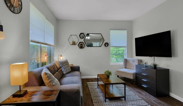 Find Peace at Charming Comfortable Downtown Home