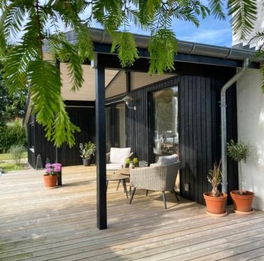 Find Peace In Cosiest Setting With Sea Glimpse