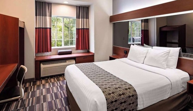 Find Your Comfort Zone in a Modern Morgantown Room | Free Parking