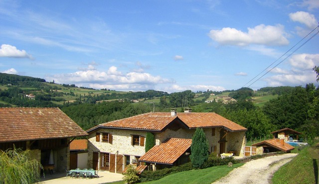 Find yourself in the countryside with family or friends