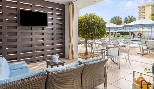 𝐅𝐢𝐧𝐝𝐢𝐧𝐠 𝐌𝐞𝐢𝐥𝐢’𝐬 Beachfront Fun at Crystal Shores Resort+Amenities
